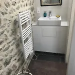 Chez Natacha Et Adrien Quarto em Acomodações Particulares *